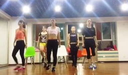 椅子舞舞蹈视频,跟随视频领略舞蹈风采